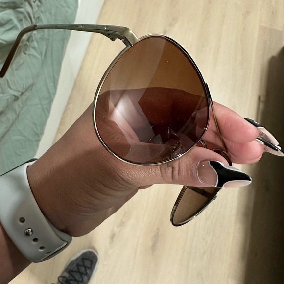 Designer shades - Picture 3 of 3